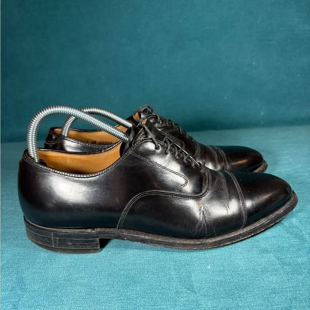 Size 9 - Johnston & Murphy Men's Black Leather shoes